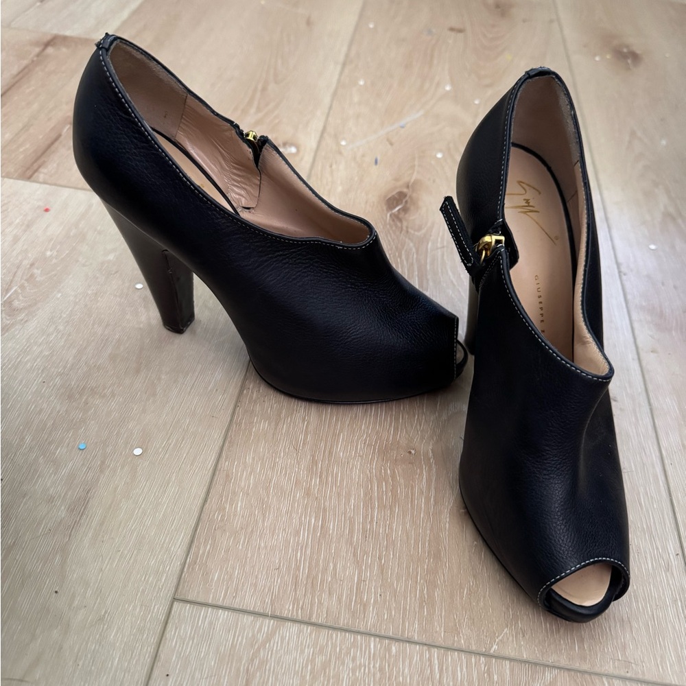 Giuseppe Zanotti Black Peep-Toe Heels